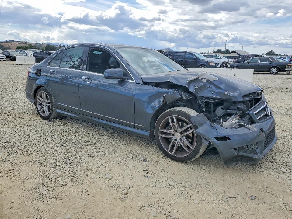 2013 Mercedes-benz C მანქანა იყიდება აუქციონზე, vin: WDDGF4HB6DA865071, აუქციონის ნომერი: 54551776