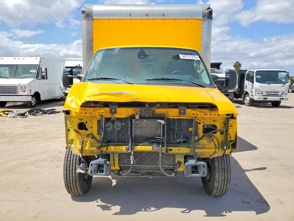 2022 Ford Econoline მანქანა იყიდება აუქციონზე, vin: 1FDWE3FN3NDC04013, აუქციონის ნომერი: 54721376