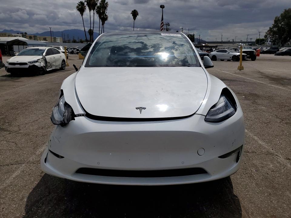55401266 :رقم المزاد ، 7SAYGDEE2NF318918 vin ، 2022 Tesla Model Y مزاد بيع