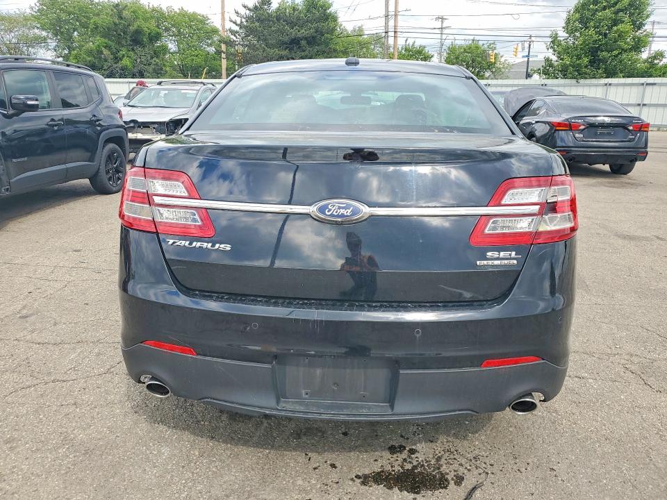 53528366 :رقم المزاد ، 1FAHP2E81JG111597 vin ، 2018 Ford Taurus مزاد بيع