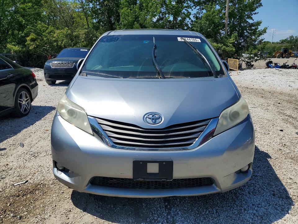 51244106 :رقم المزاد ، 5TDYK3DCXBS104773 vin ، 2011 Toyota Sienna مزاد بيع