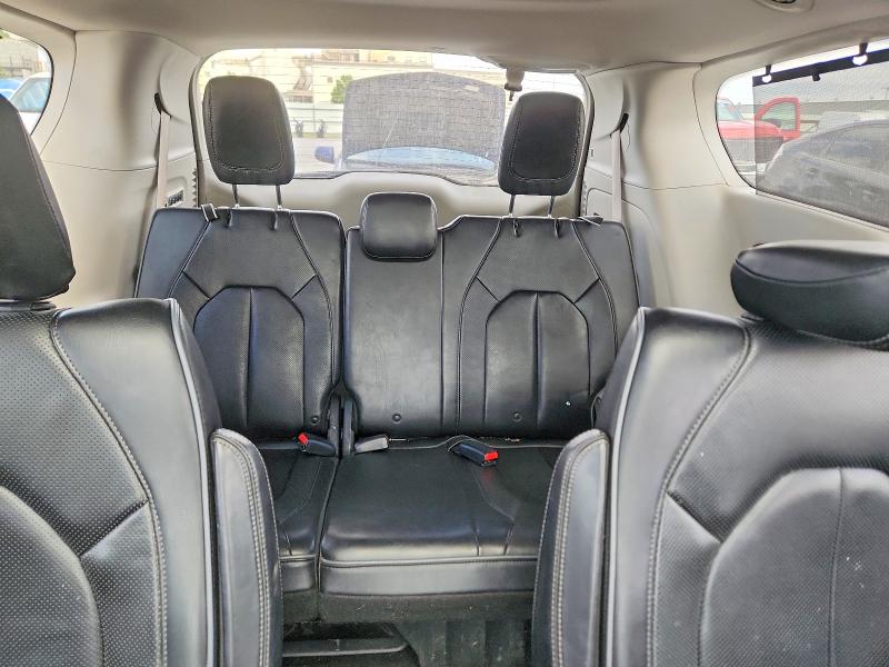 52843646 :رقم المزاد ، 2C4RC1GG9JR233115 vin ، 2018 Chrysler Pacifica مزاد بيع