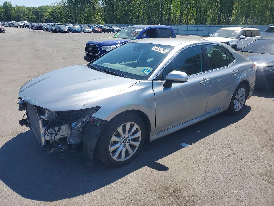 52395926 :رقم المزاد ، 4T1C11AK2LU870258 vin ، 2020 Toyota Camry مزاد بيع