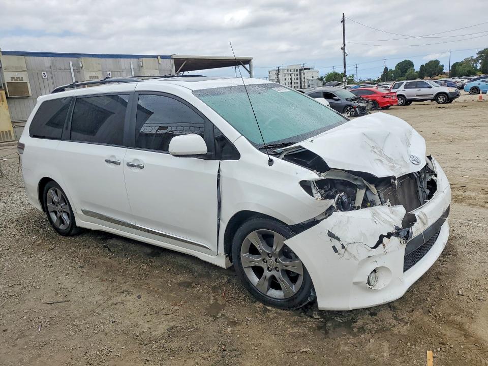 53318716 :رقم المزاد ، 5TDXK3DC8ES460543 vin ، 2014 Toyota Sienna مزاد بيع