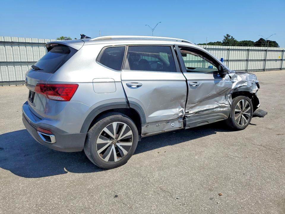 54251756 :رقم المزاد ، 3VVRX7B2XNM022748 vin ، 2022 Volkswagen Taos مزاد بيع