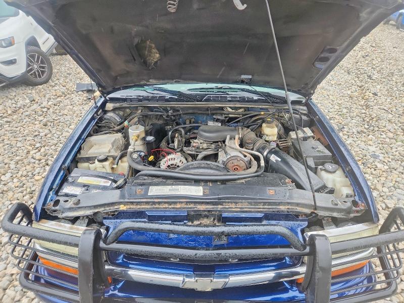 53944026 :رقم المزاد ، 1GCDT13X23K156329 vin ، 2003 Chev S Truck مزاد بيع