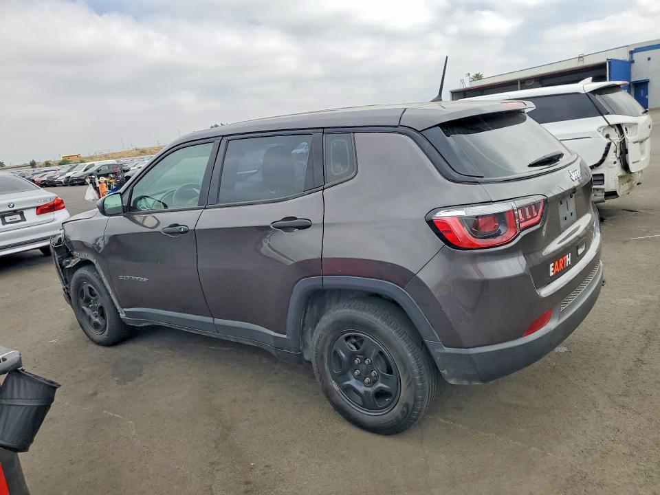53732646 :رقم المزاد ، 3C4NJCABXJT461599 vin ، 2018 Jeep Compass مزاد بيع