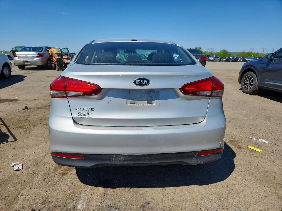2018 Kia Forte მანქანა იყიდება აუქციონზე, vin: 3KPFK4A74JE214411, აუქციონის ნომერი: 51595016