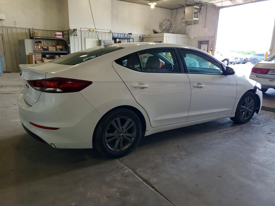 52410206 :رقم المزاد ، 5NPD84LF7HH182358 vin ، 2017 Hyundai Elantra مزاد بيع