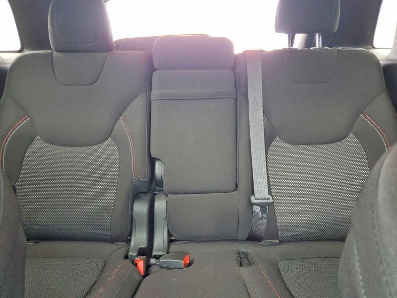 52742486 :رقم المزاد ، 1C4PJMCS1GW268403 vin ، 2016 Jeep Cherokee مزاد بيع