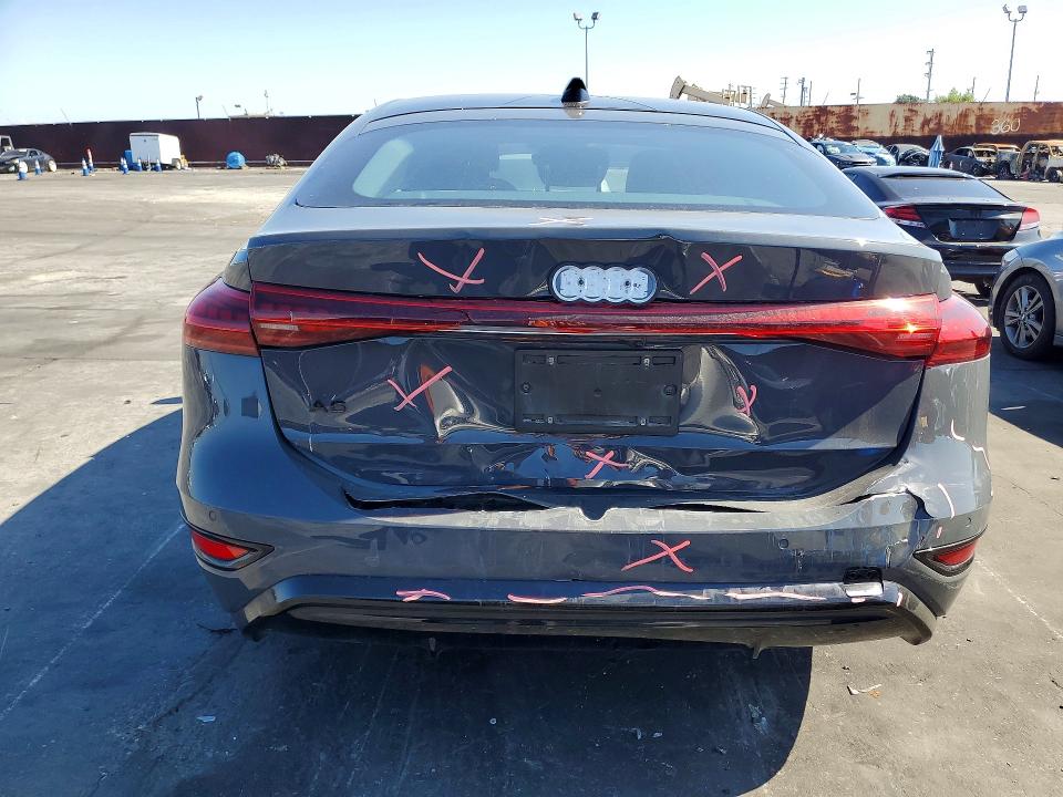 52835086 :رقم المزاد ، WAU2CAGH1SA014047 vin ، 2025 Audi A6 E-tron مزاد بيع
