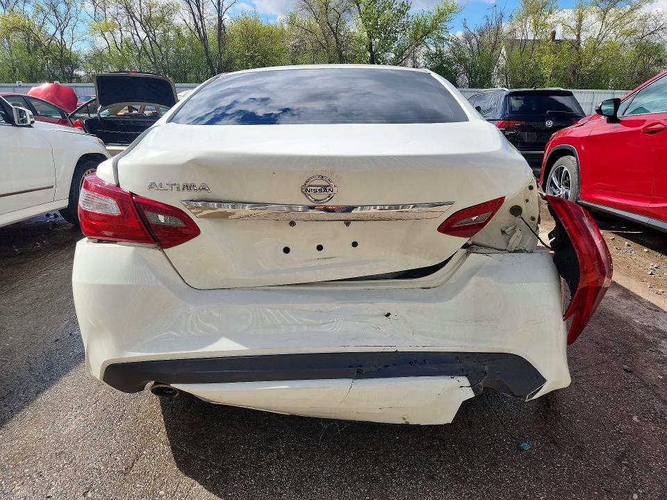 2018 Nissan Altima მანქანა იყიდება აუქციონზე, vin: 1N4AL3AP6JC201738, აუქციონის ნომერი: 52173536