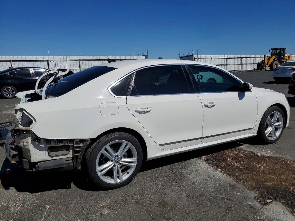 53061076 :رقم المزاد ، 1VWCN7A39EC075430 vin ، 2014 Volkswagen Passat مزاد بيع