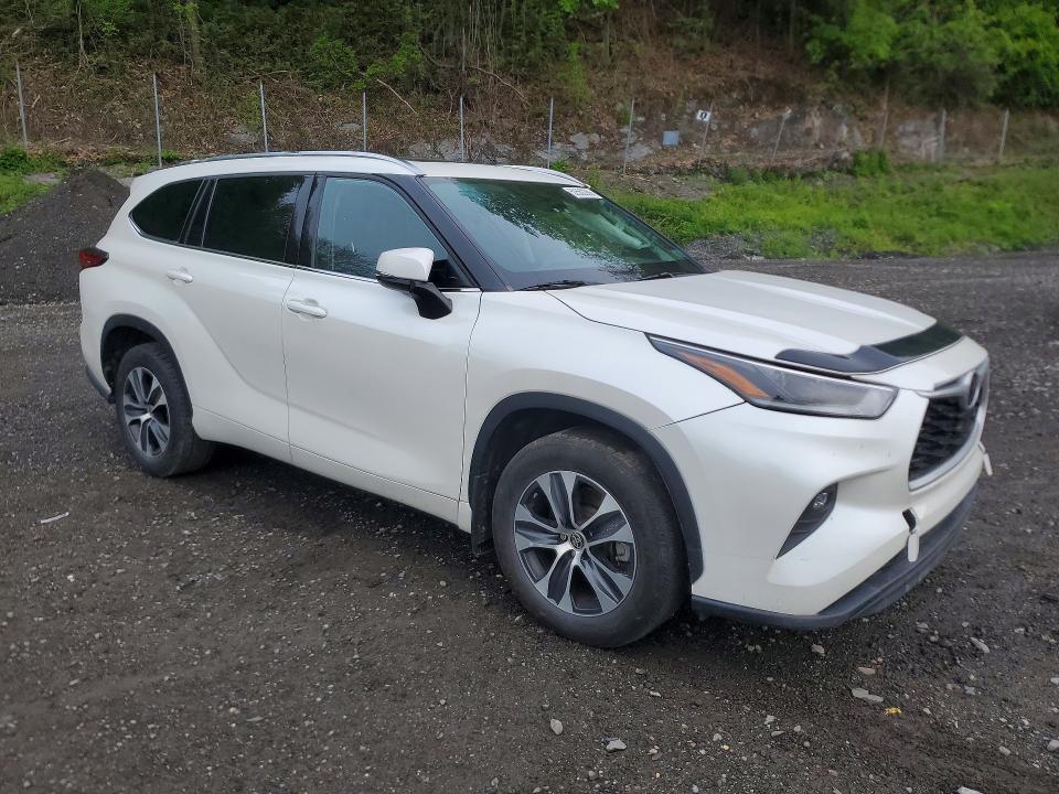 Продажа на аукционе авто 2021 Toyota Highlander, vin: 5TDGZRBH9MS119826, номер лота: 52562286