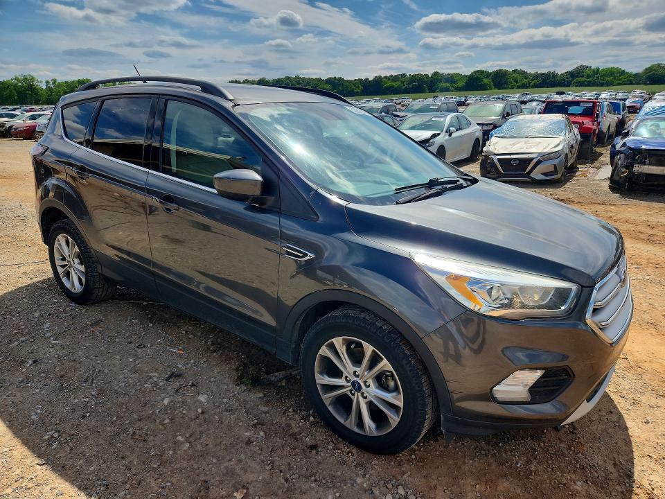 52938346 :رقم المزاد ، 1FMCU0HD4JUA47725 vin ، 2018 Ford Escape مزاد بيع