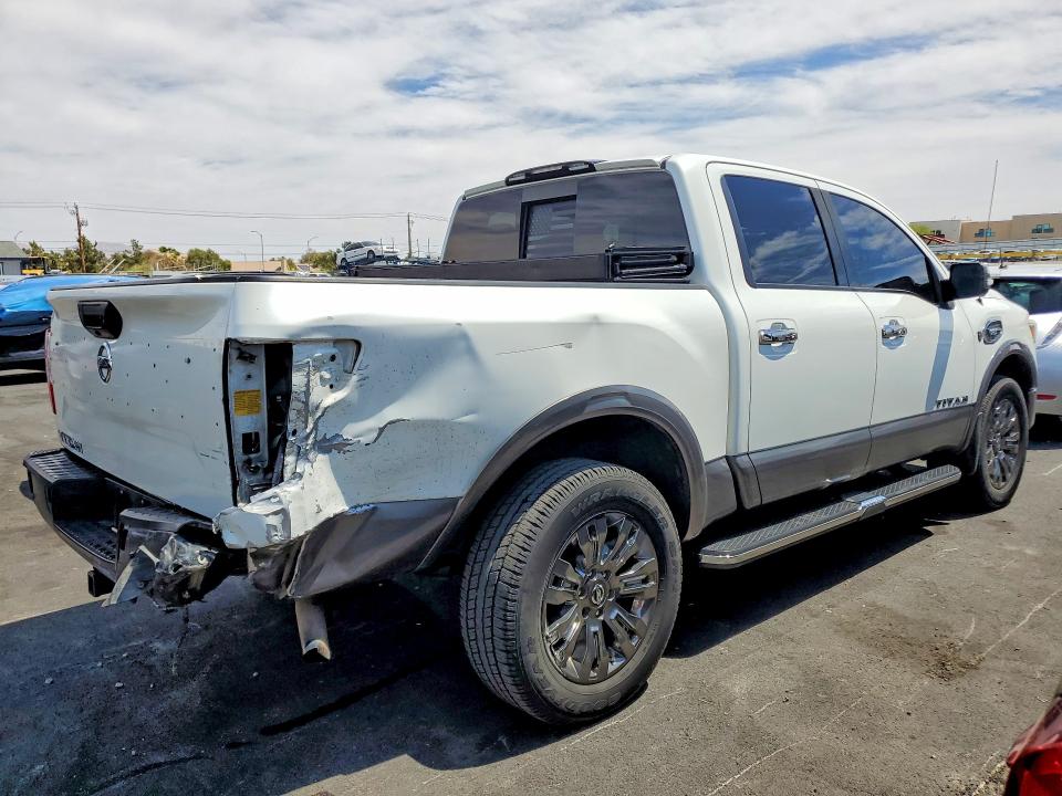52232146 :رقم المزاد ، 1N6AA1E55HN528401 vin ، 2017 Nissan Titan مزاد بيع