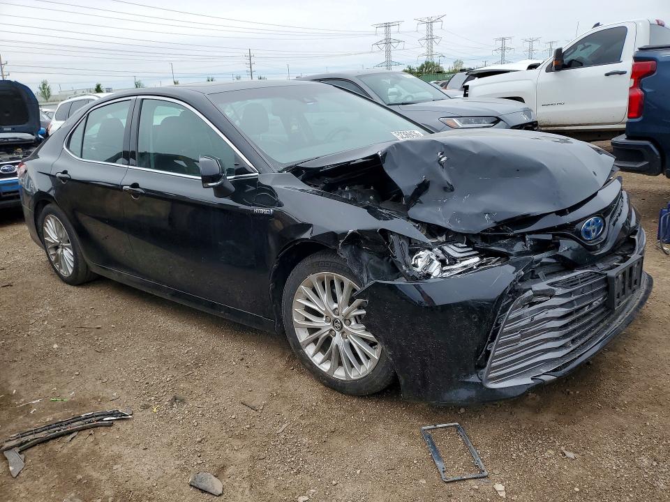 52369436 :رقم المزاد ، 4T1B21HK8JU001546 vin ، 2018 Toyota Camry Hybrid مزاد بيع