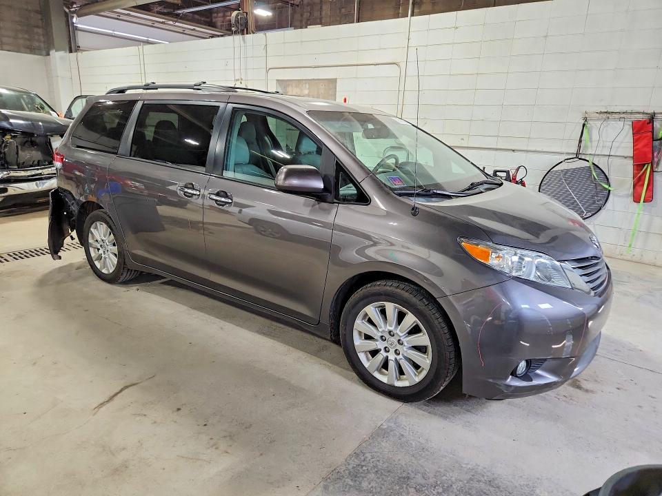 55381986 :رقم المزاد ، 5TDDK3DC1DS065475 vin ، 2013 Toyota Sienna مزاد بيع