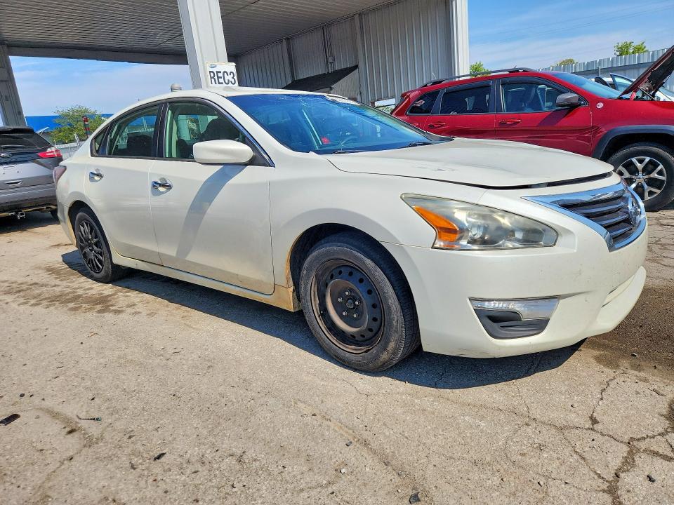 2015 Nissan Altima მანქანა იყიდება აუქციონზე, vin: 1N4AL3AP2FN334413, აუქციონის ნომერი: 53281926