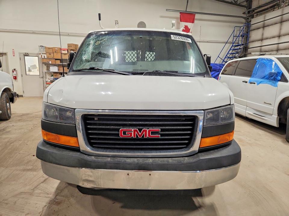 52328006 :رقم المزاد ، 1GTW7FCF8F1267365 vin ، 2015 Gmc Savana مزاد بيع