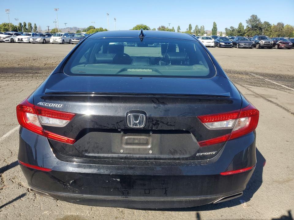 Продажа на аукционе авто 2018 Honda Accord, vin: 1HGCV1F31JA051624, номер лота: 53238086