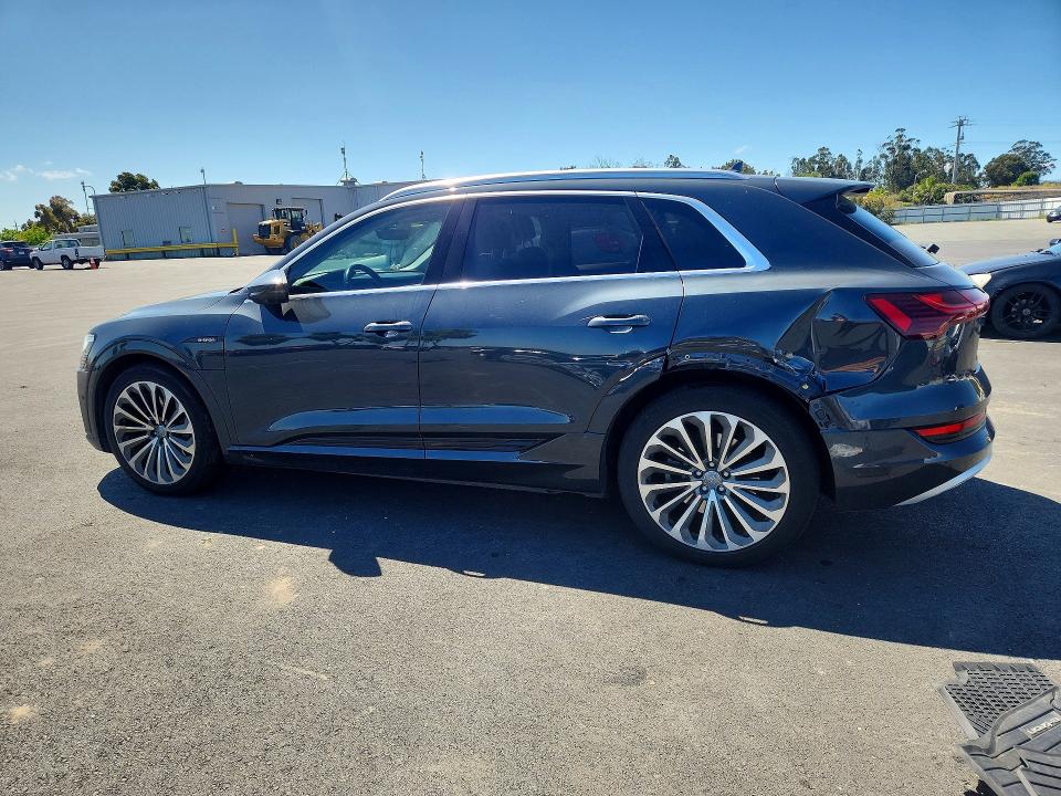 2019 Audi E-tron მანქანა იყიდება აუქციონზე, vin: WA1VAAGE9KB011333, აუქციონის ნომერი: 53577266