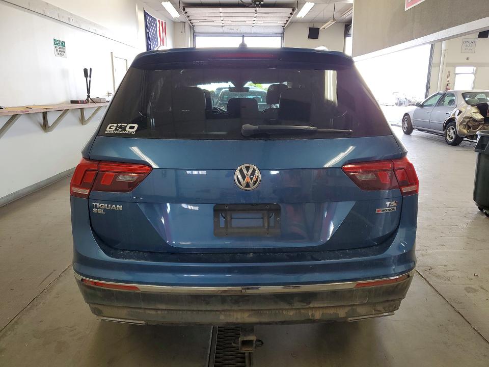 53934126 :رقم المزاد ، 3VV4B7AXXJM016125 vin ، 2018 Volkswagen Tiguan مزاد بيع