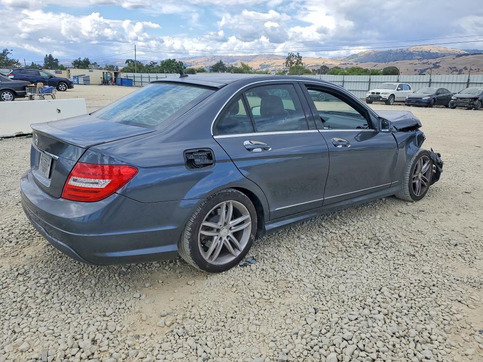 2013 Mercedes-benz C მანქანა იყიდება აუქციონზე, vin: WDDGF4HB6DA865071, აუქციონის ნომერი: 54551776