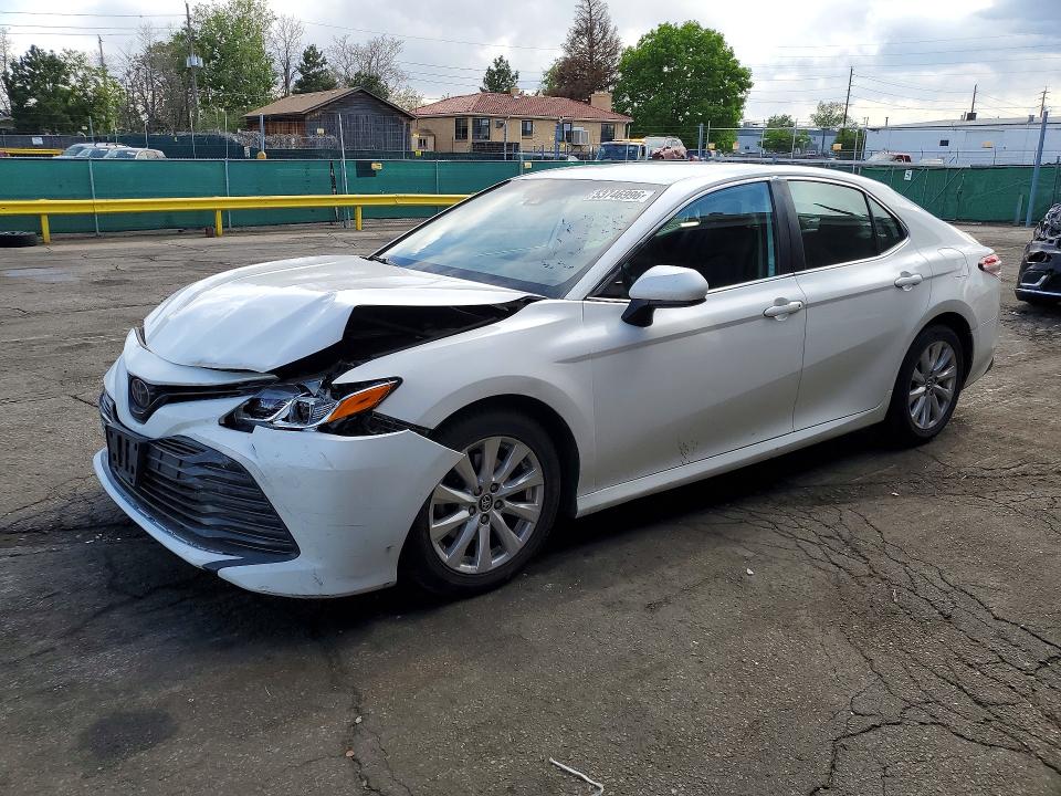 53746996 :رقم المزاد ، 4T1B11HK9KU694129 vin ، 2019 Toyota Camry مزاد بيع