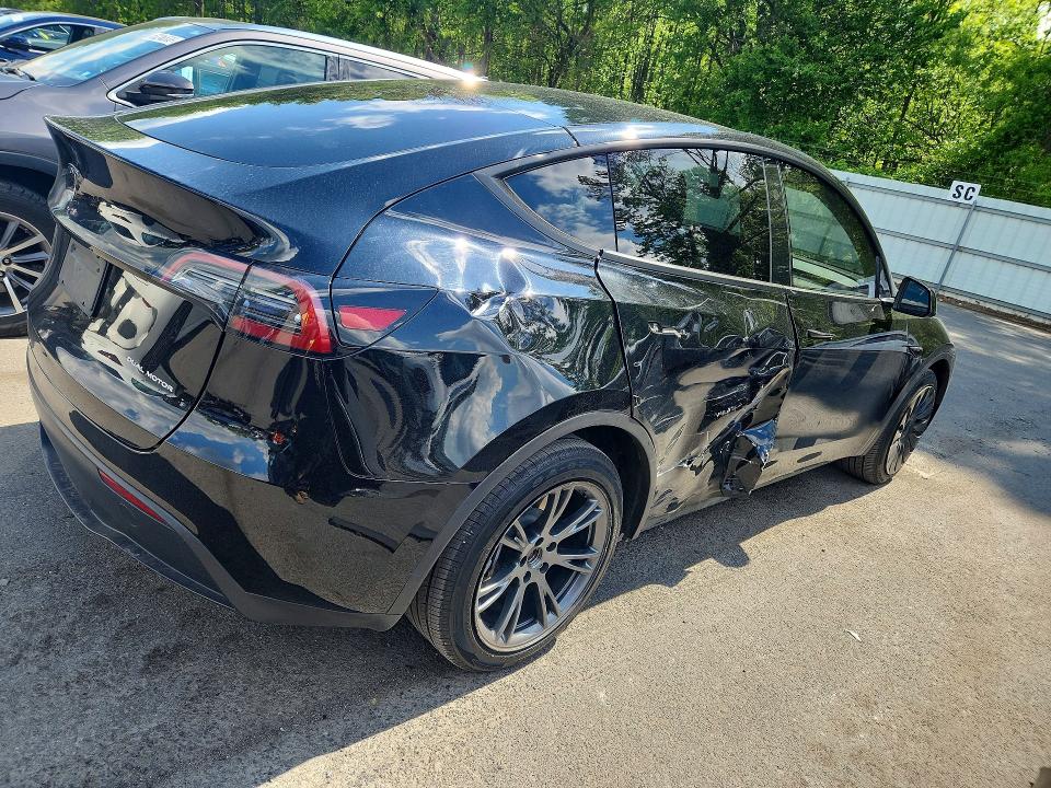 2024 Tesla Model Y მანქანა იყიდება აუქციონზე, vin: 7SAYGDEE1RF164711, აუქციონის ნომერი: 53531226