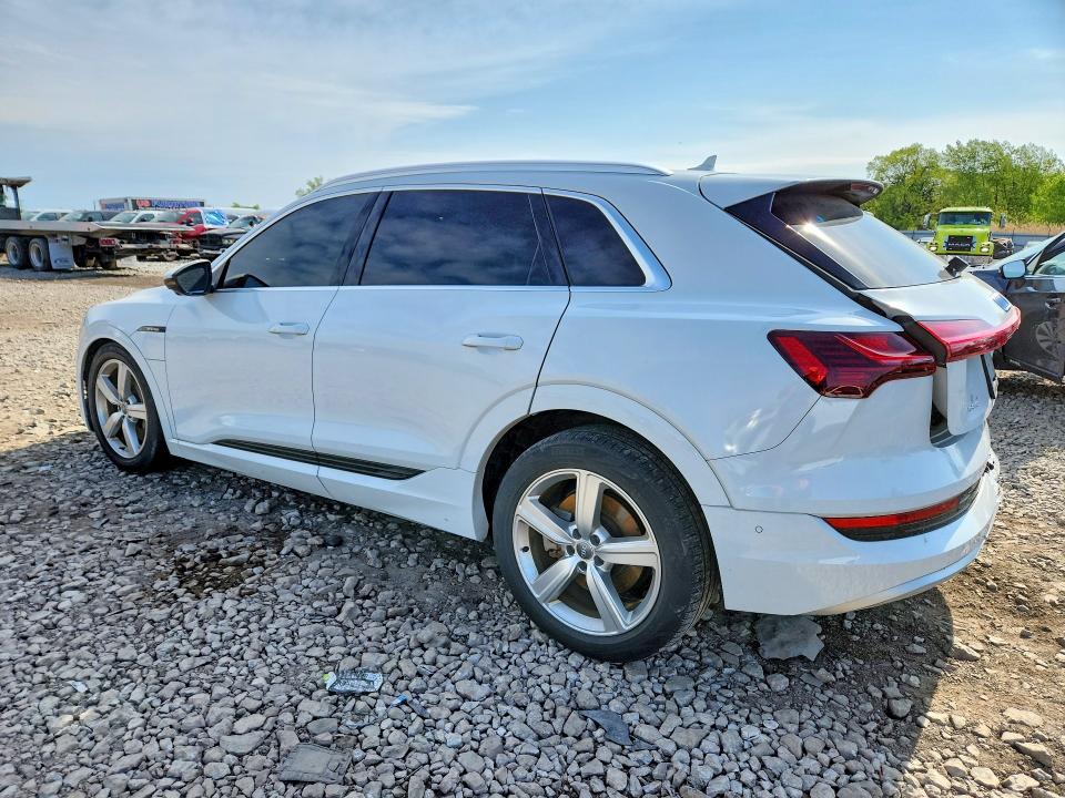 53371086 :رقم المزاد ، WA1LAAGE6KB023723 vin ، 2019 Audi E-tron مزاد بيع