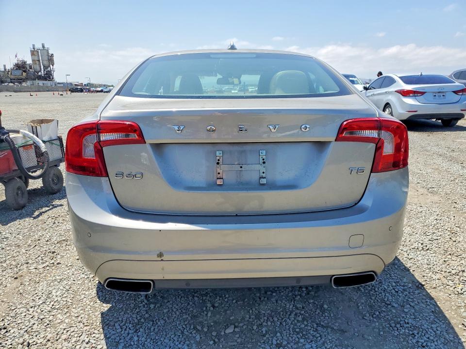 53080816 :رقم المزاد ، YV1612FS0E1292918 vin ، 2014 Volv S60 مزاد بيع