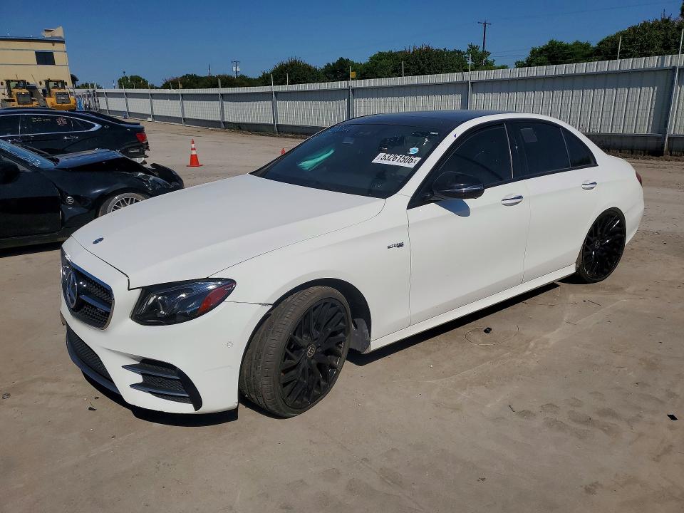 53261506 :رقم المزاد ، WDDZF6EB2JA402039 vin ، 2018 Mercedes-benz E مزاد بيع