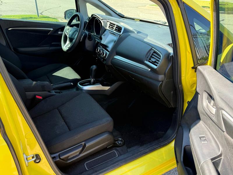 55173306 :رقم المزاد ، 3HGGK5H83FM776937 vin ، 2015 Honda Fit مزاد بيع