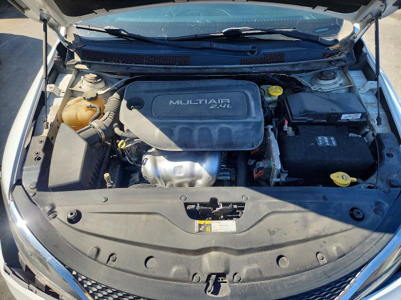 54245576 :رقم المزاد ، 1C3CCCCB5FN525106 vin ، 2015 Chrysler 200 مزاد بيع