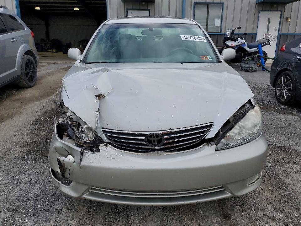 2005 Toyota Camry მანქანა იყიდება აუქციონზე, vin: 4T1BF30K15U093505, აუქციონის ნომერი: 52716106