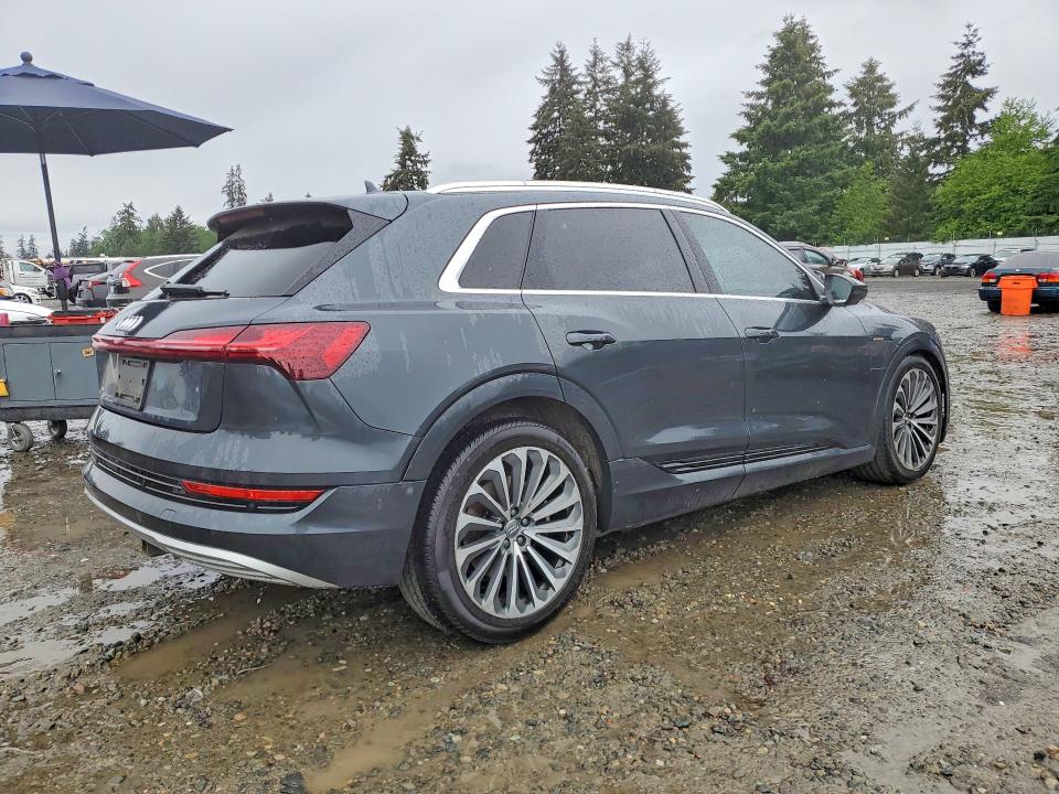 2019 Audi E-tron მანქანა იყიდება აუქციონზე, vin: WA1VABGE4KB024724, აუქციონის ნომერი: 51176596