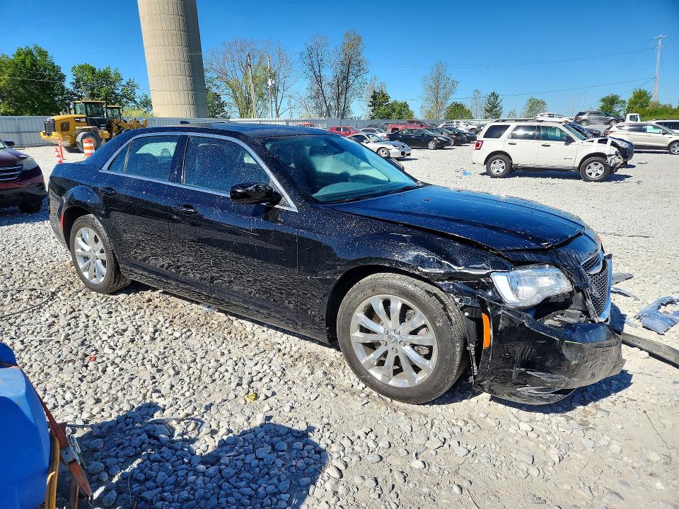 53651186 :رقم المزاد ، 2C3CCARGXHH558055 vin ، 2017 Chrysler 300 مزاد بيع