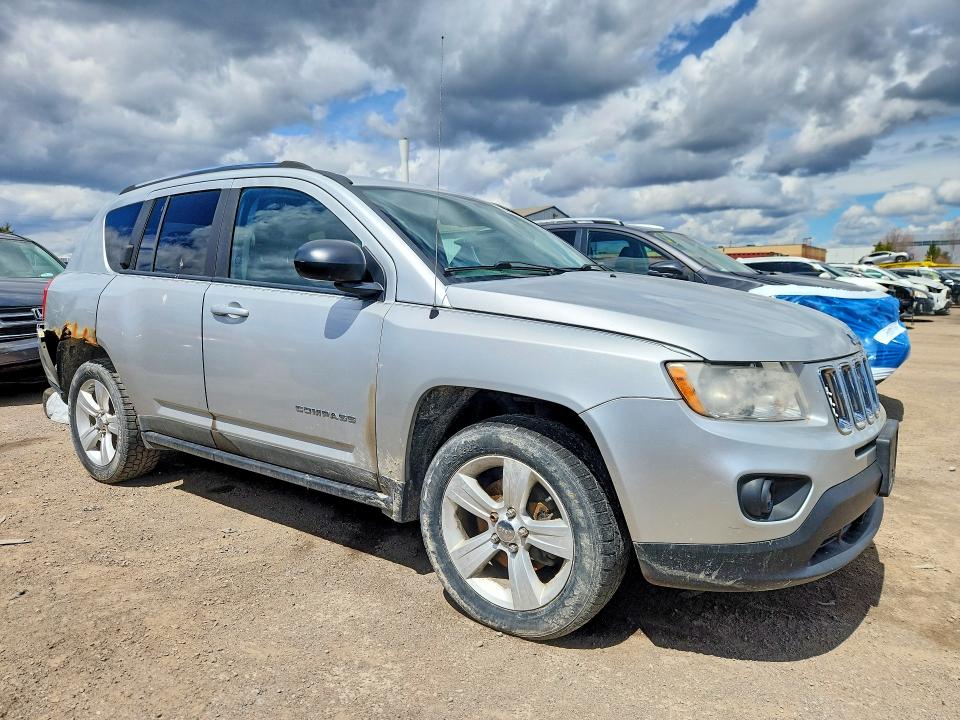 53072986 :رقم المزاد ، 1J4NT4FBXBD136929 vin ، 2011 Jeep Compass مزاد بيع