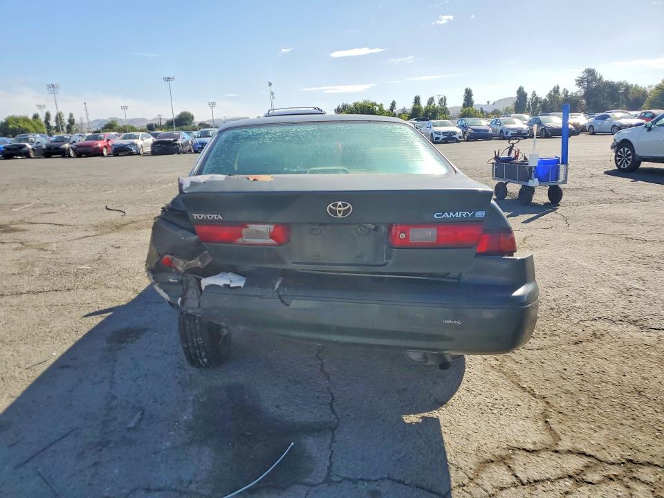 55031606 :رقم المزاد ، JT2BG22K5X0309304 vin ، 1999 Toyota Camry مزاد بيع