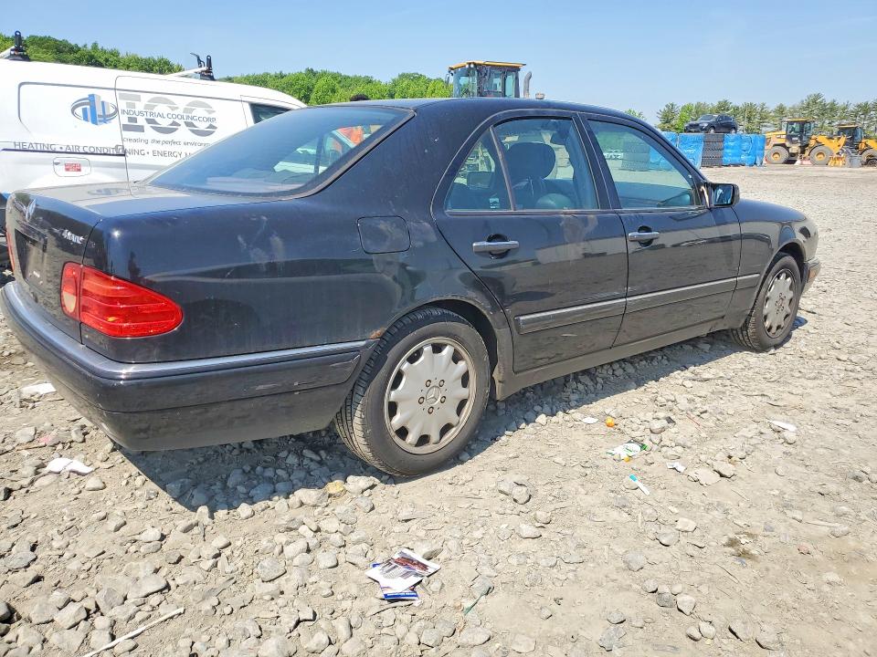 53981806 :رقم المزاد ، WDBJF82F4WX011505 vin ، 1998 Mercedes-benz E مزاد بيع