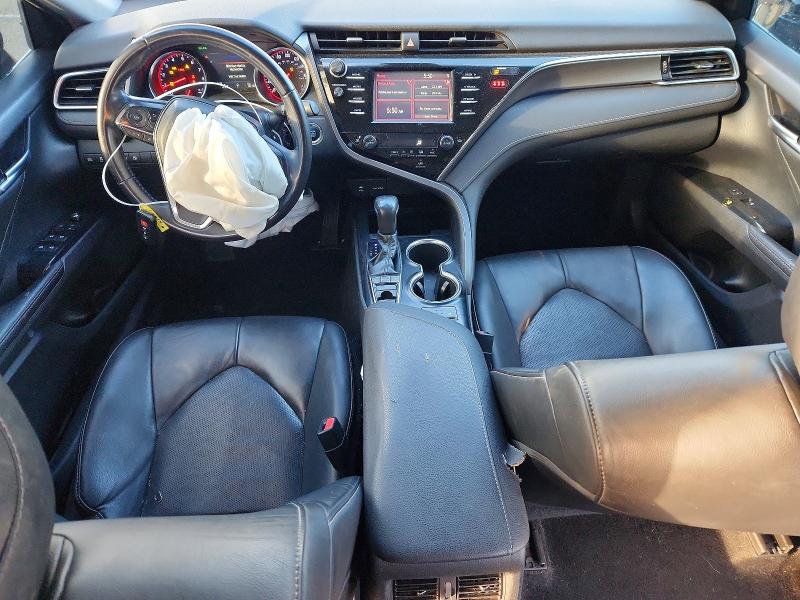 54690426 :رقم المزاد ، 4T1B61HK6JU105862 vin ، 2018 Toyota Camry مزاد بيع