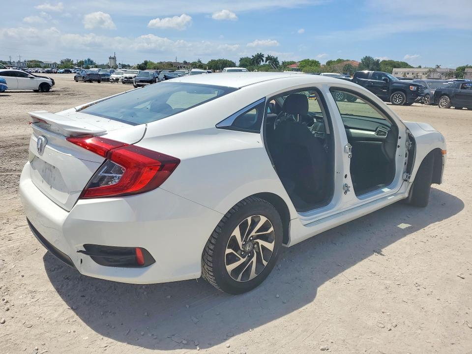 Aukcja sprzedaży 2017 Honda Civic, vin: 2HGFC2F8XHH037513, numer aukcji: 52650456