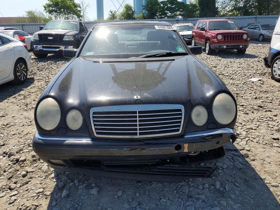 53981806 :رقم المزاد ، WDBJF82F4WX011505 vin ، 1998 Mercedes-benz E مزاد بيع