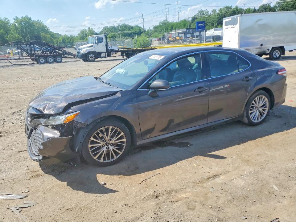 54051286 :رقم المزاد ، 4T1B11HK7JU021919 vin ، 2018 Toyota Camry مزاد بيع