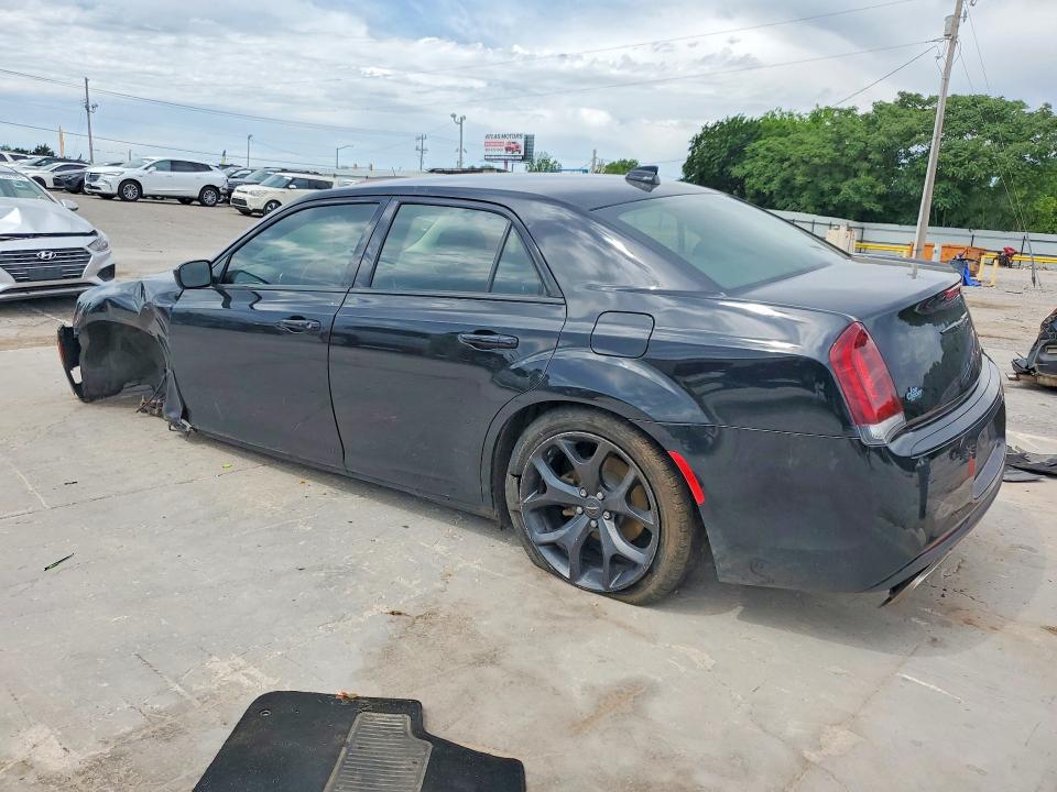 53570396 :رقم المزاد ، 2C3CCAAG8LH168656 vin ، 2020 Chrysler 300 مزاد بيع