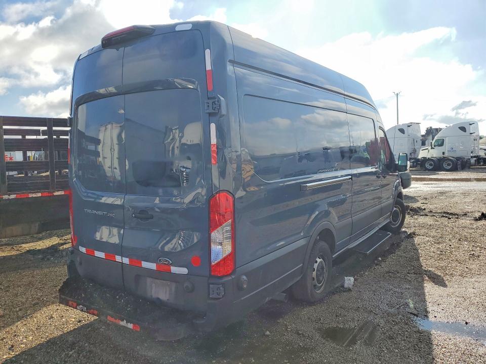 50740086 :رقم المزاد ، 1FTBR3X83LKB33355 vin ، 2020 Ford Transit مزاد بيع