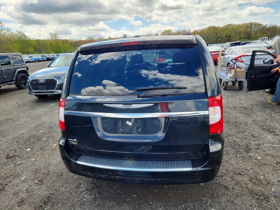 52660386 :رقم المزاد ، 2C4RC1BG5FR589138 vin ، 2015 Chrysler Town & Country مزاد بيع