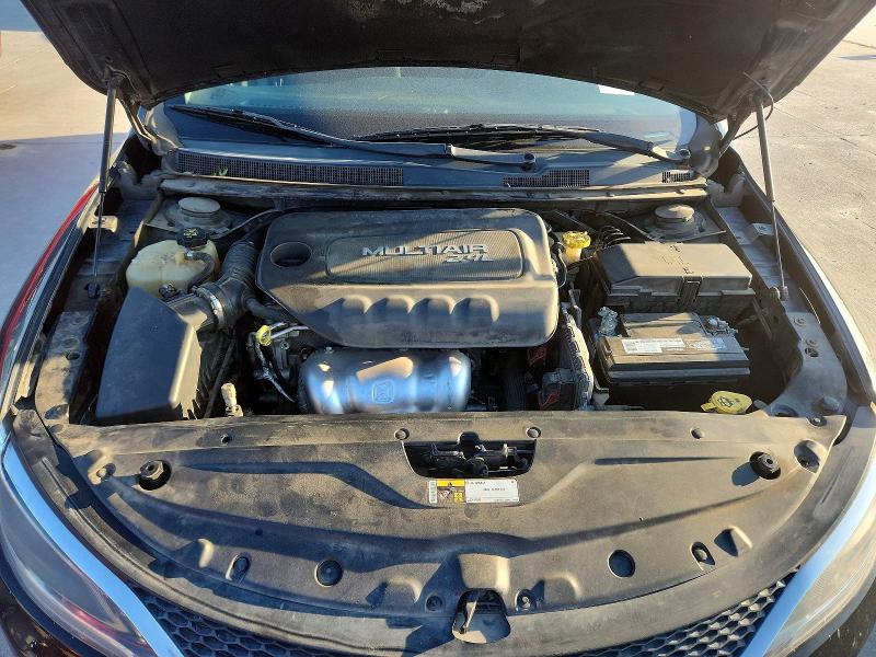 53632326 :رقم المزاد ، 1C3CCCAB3FN695760 vin ، 2015 Chrysler 200 مزاد بيع