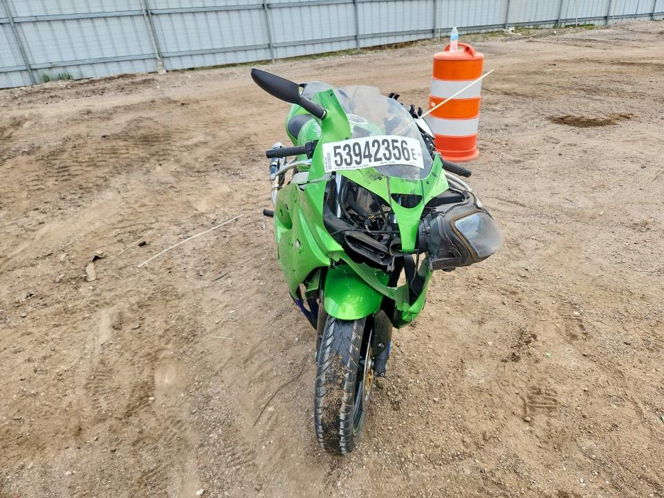 2000 Kawasaki Zx900 მანქანა იყიდება აუქციონზე, vin: JKAZX2E1XYA001737, აუქციონის ნომერი: 53942356